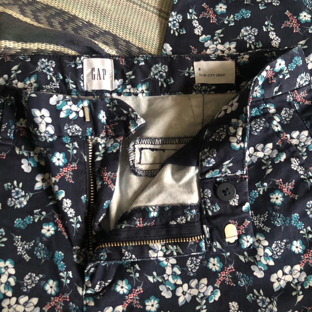 GAP slim city crop khakis - Picture 2 of 3